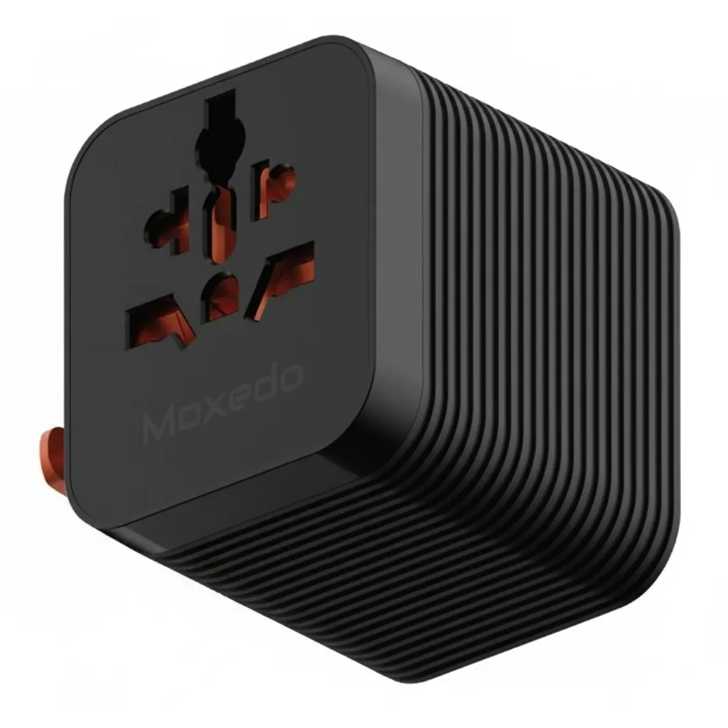 مقبس تحويل السفر Moxedo Universal Plug+ موديل MX-TA028 باللون الأسود، لتوافق الطاقة العالمي.