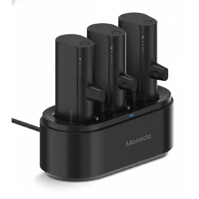 حزمة Moxedo من 3 بنوك طاقة بسعة 5,000 mAh، سوداء، مع موصلات لايتننج مدمجة، معروضة جاهزة للشحن.