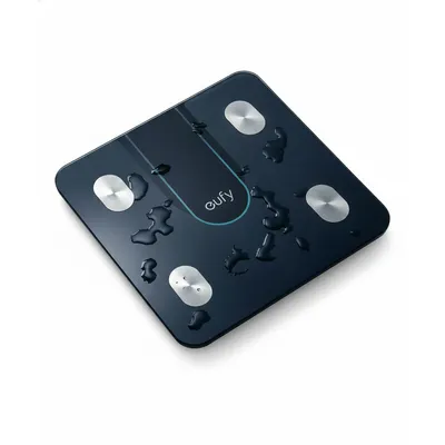 ميزان Anker Eufy الذكي P2 (T9148K11) باللون الأسود، يظهر سطحًا زجاجيًا أنيقًا لتتبع 15 مؤشرًا للجسم.