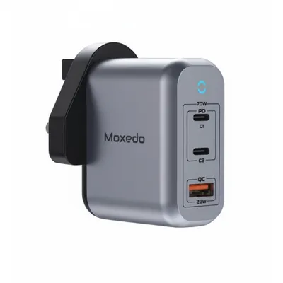 شاحن Moxedo Volton II PD جان بقوة 70W موديل MX-C، فضي، مع منفذي USB-C ومنفذ USB-A واحد.